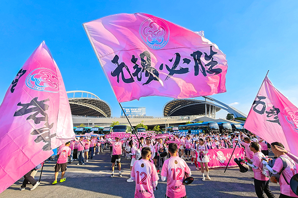 《球迷集合》沈生华 摄.jpg